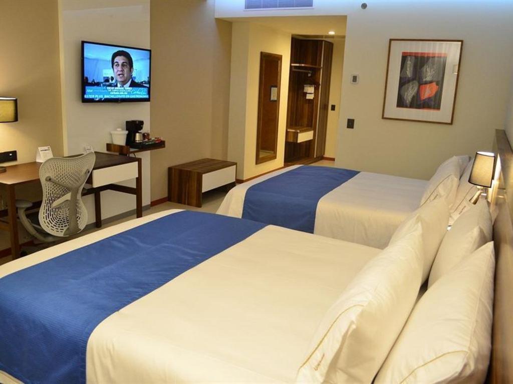 HOLIDAY INN EXPRESS HOLIDAY INN EXPRESS